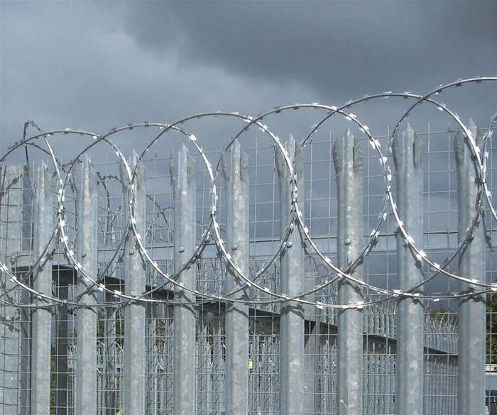 BTO-22 CBT-65 Stainless Steel Flat Wrap Razor Wire Coils Razor Blade Wire Fence