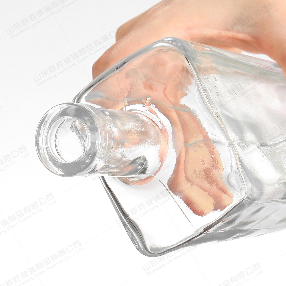 Beverage Industry Customized Clear Glass Bottles For Liquor And Spirits