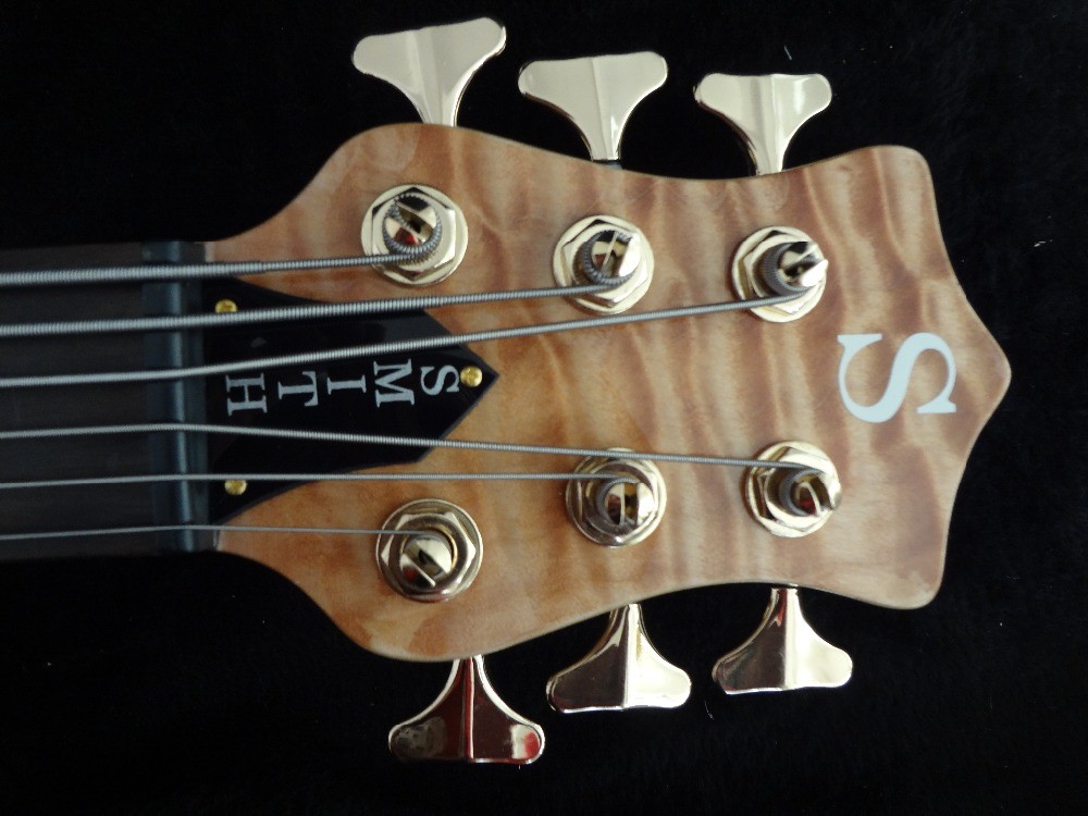 6 string bass guitar Smith custom bass Golden hardwares Wilkinson brodges original Active pickup 5 ply neck bolt on