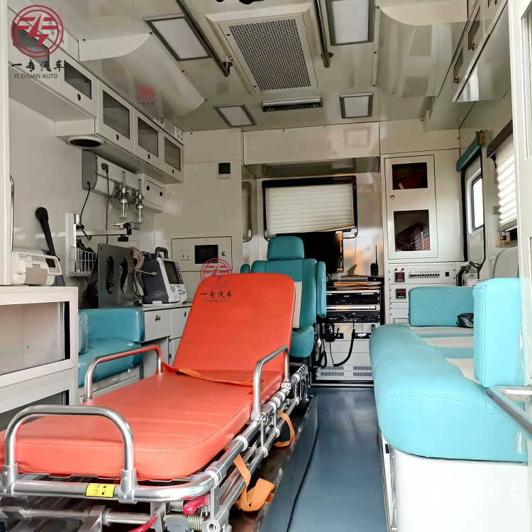 Diesel 4x2 Ambulance ICU Emergency Car Rehabilitation Vehicle with Medical Equipment