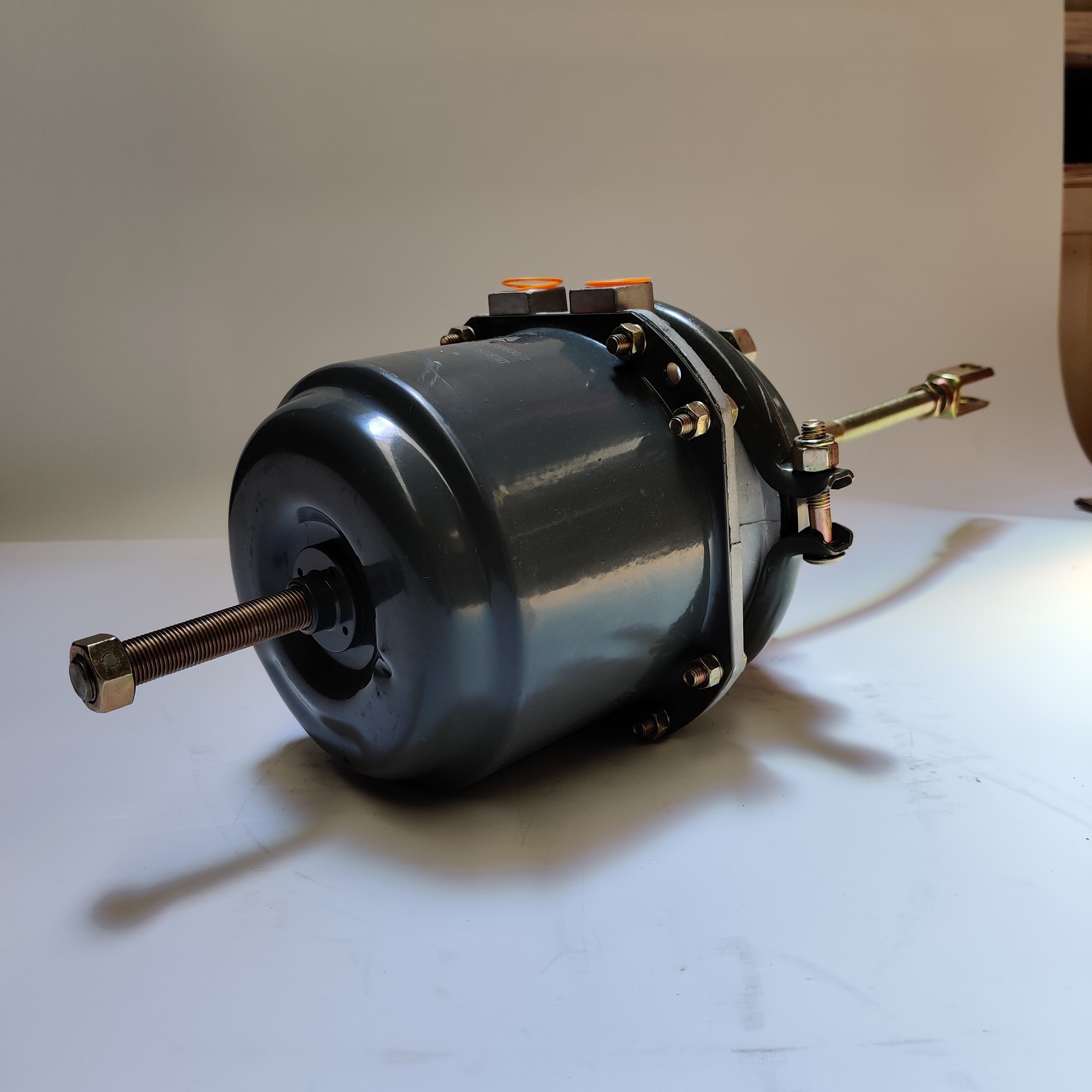 Sinotruk Howo Trucks Brake Booster Spare Parts Brake Chamber For Howo Truck Engine