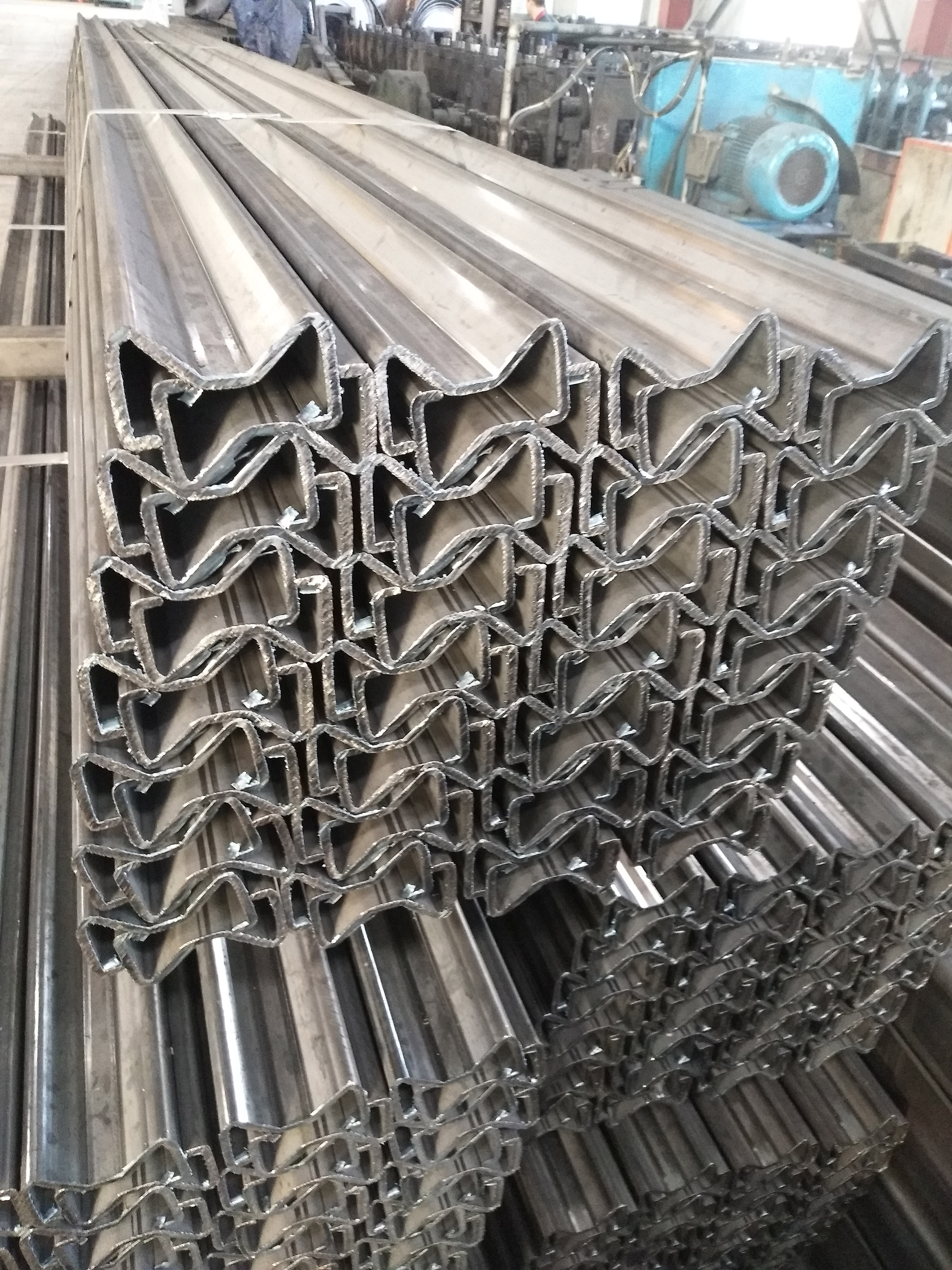 Hot Dipped Galvanized Steel Highway Guardrail Sigma Post with Straight Barrier Design