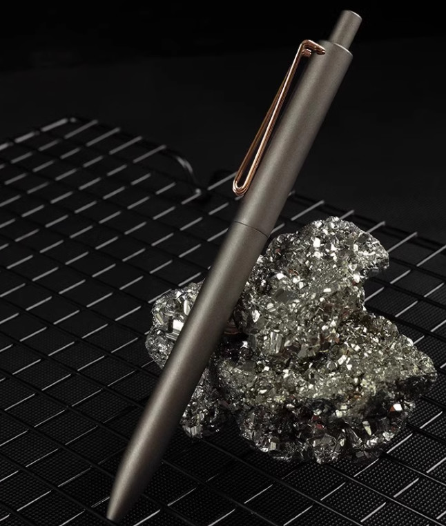 Signature Pen Business Professional Pen High end Metal Pen with Clip Press type Advertising Pen V-shaped Ball Pen