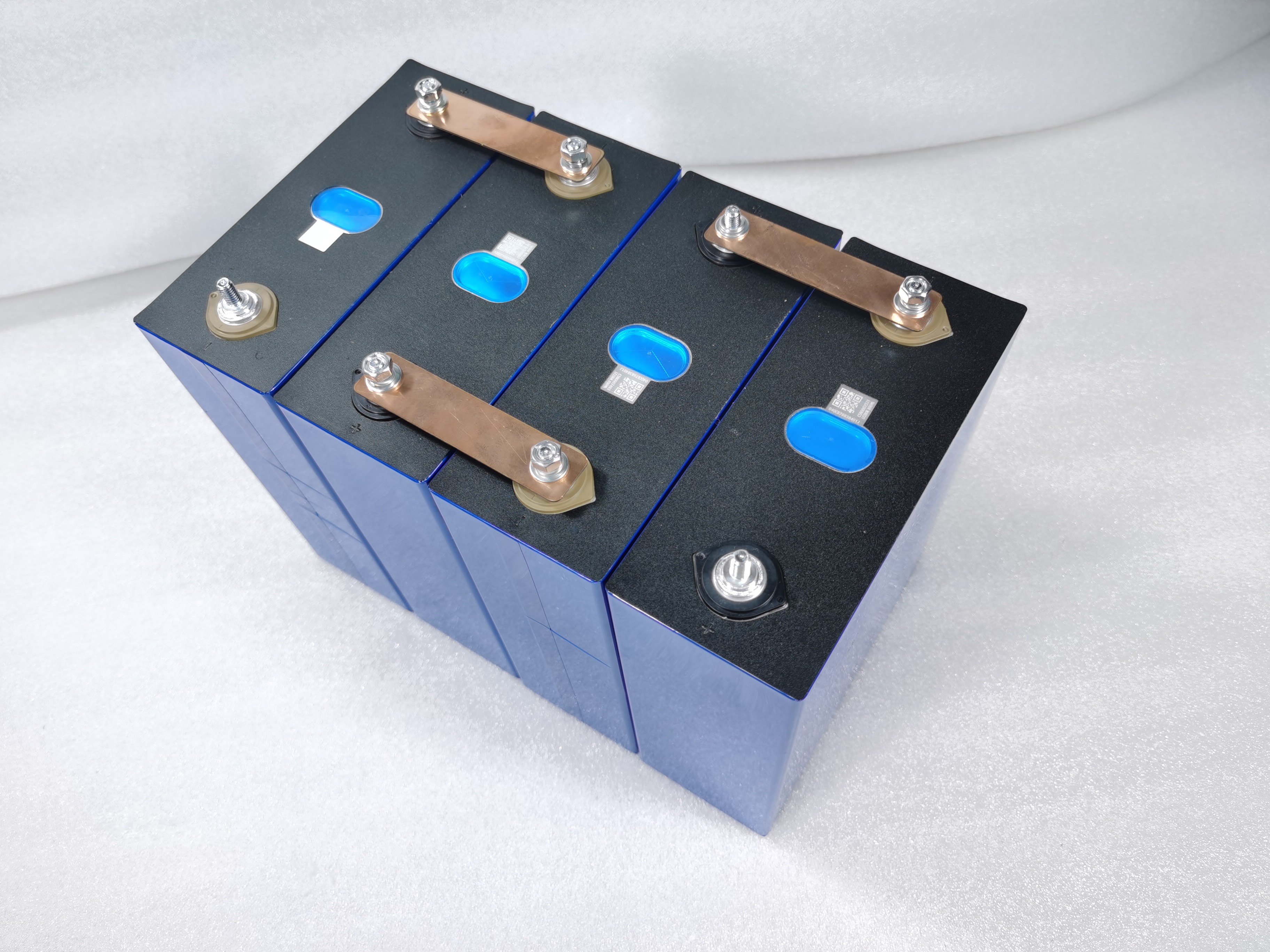 EVE LF304 Battery 3.2V lifepo4 320Ah 310Ah 304Ah Lithium Prismatic Cell 6000 Cycles For DIY
