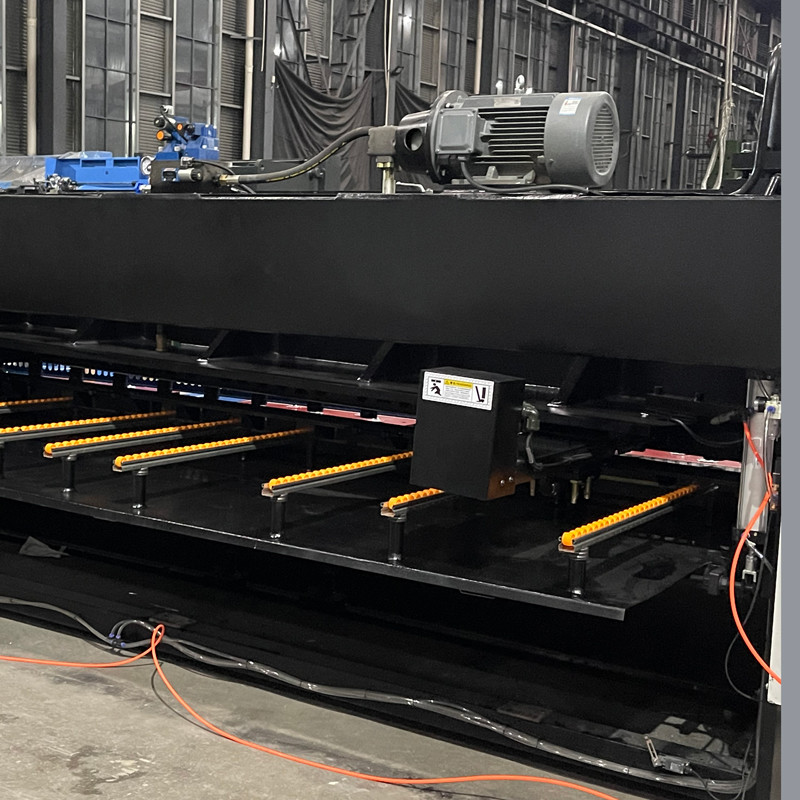 QC12K-6*4000 Precision Hydraulic Guillotine Shearing Machine And 1-2° Shearing Angle