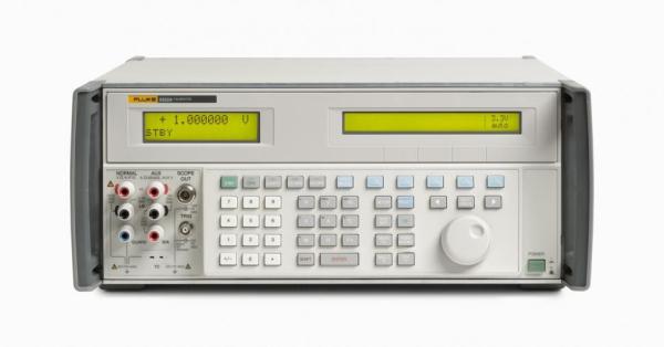 Cheap Multifunctional Fluke 5522A Calibrator Practical Stable High Performance for sale