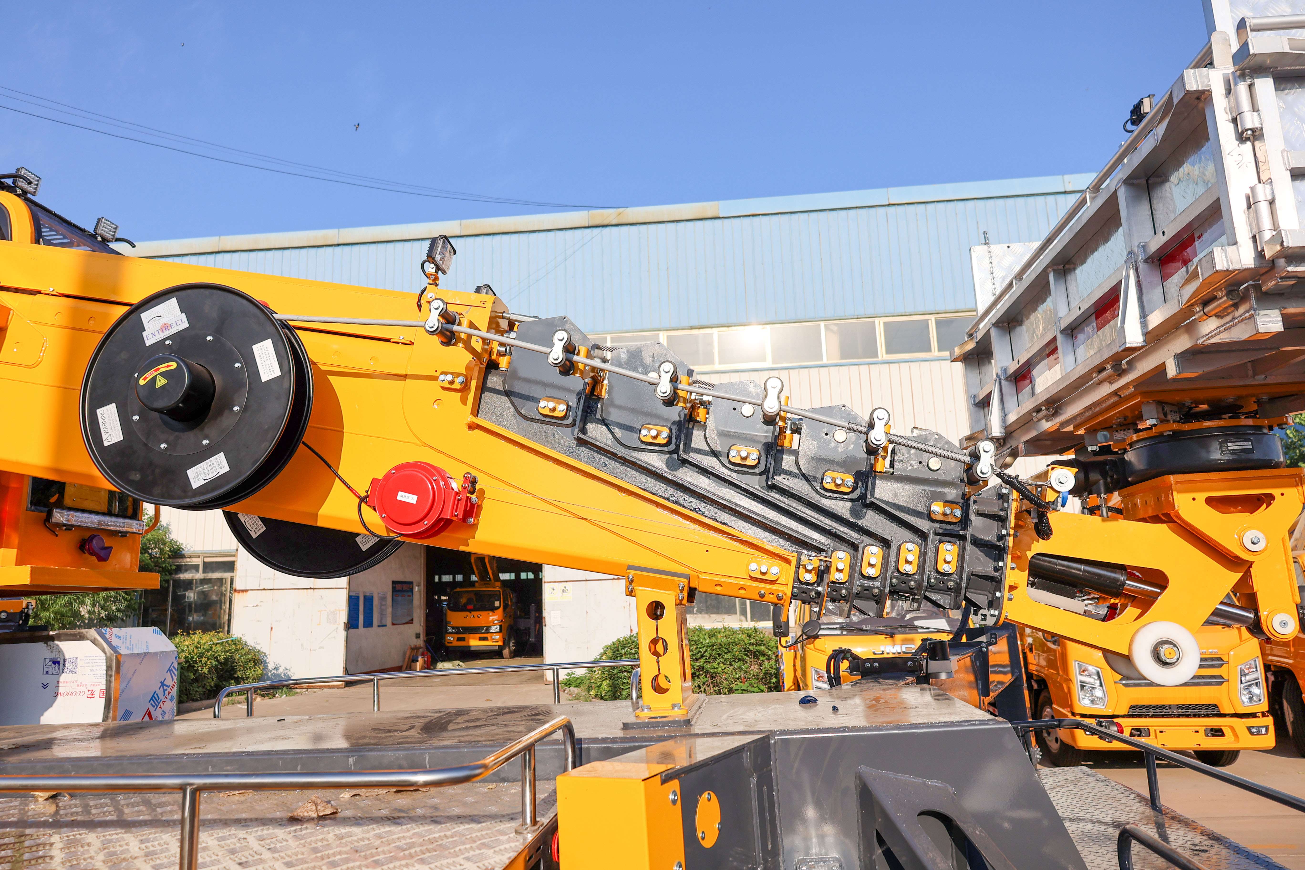 Hot Selling telescopic boom Lift 36m Aerial Working Platform Truck