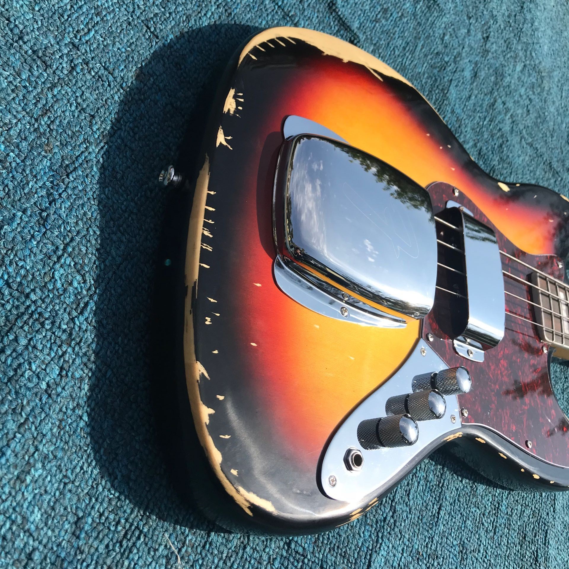 Heavy Relic Jazz Bass Electric Guitar Sunburst Color Alder Body 100% Handmade Nitrolacquer Finish Aged Hardware