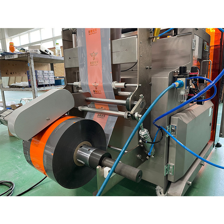 14 Head All In One Weighing Packaging Machine For Coconut Crispy Chips Filling Machine