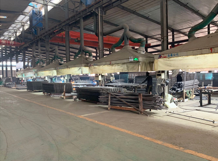Flattened Expanded Metal Wire Mesh Fence For Road Anti-Glare Bridge Anti-Glare Mesh