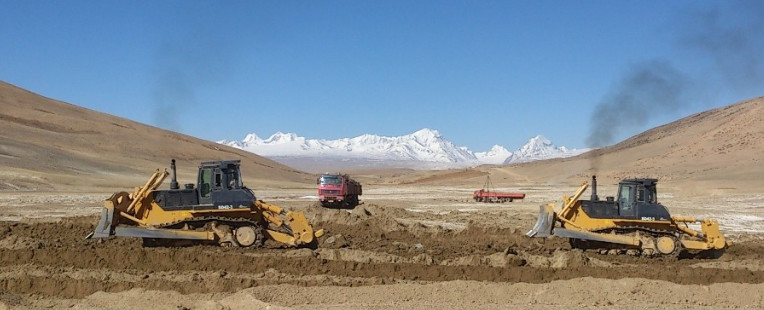 Shantui Brand 17T Bulldozer SD16, Power Tilt/ Angle Blade/ Straght Tilt Blade ROPS Cabin Dust Tight Door 148HP 110.5KW