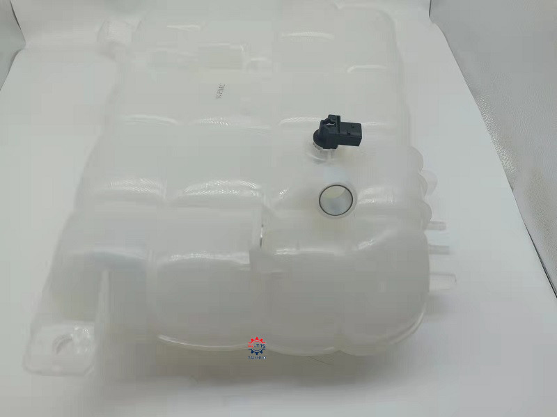 Truck Parts Expansion Tank 21883433 22430043 22821826 For Radiator Water Tank