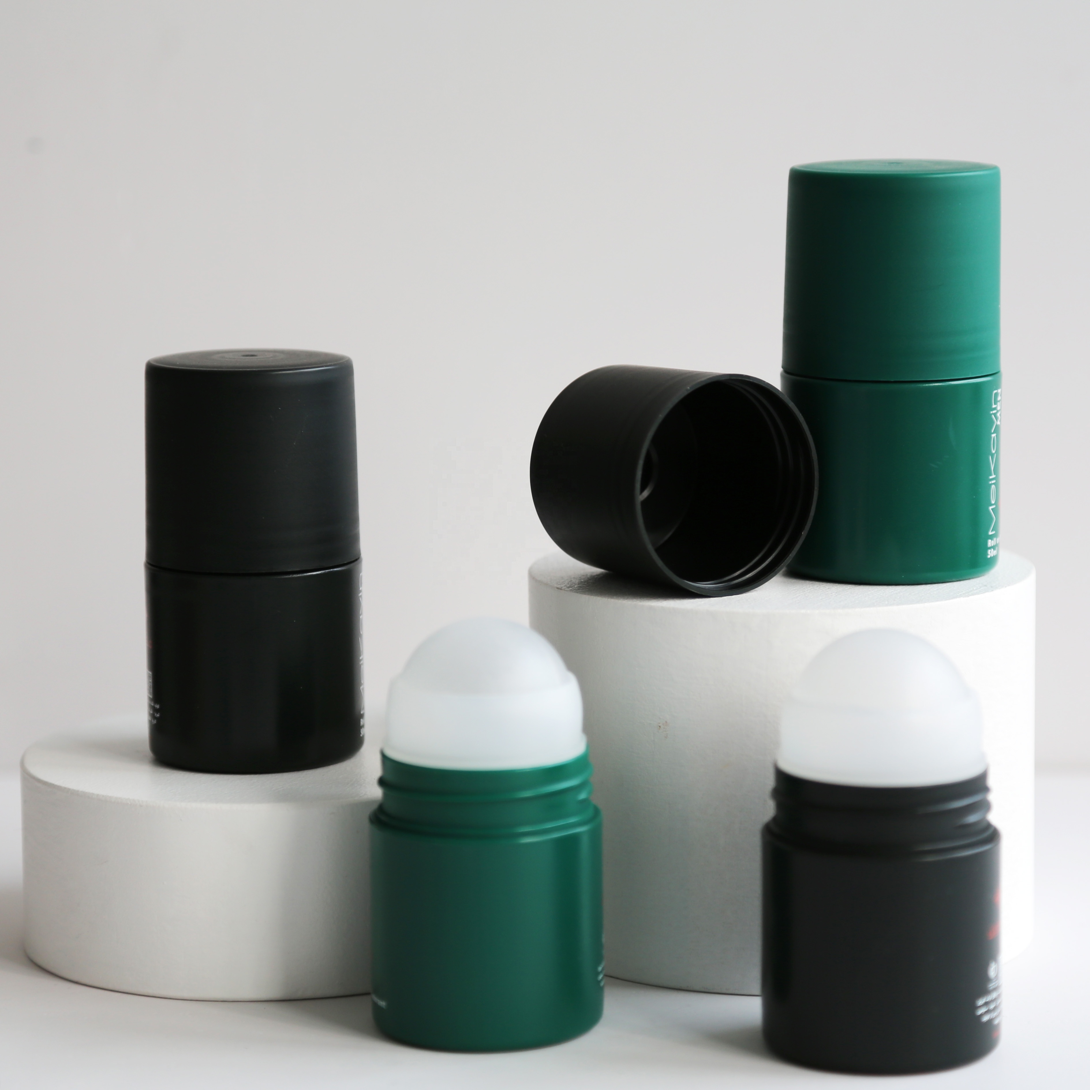 Wholesale 50ml Custom Round Essential Oil Bottles Roll on Bottles Plastic Deodorant Roller Containers With PP Ball
