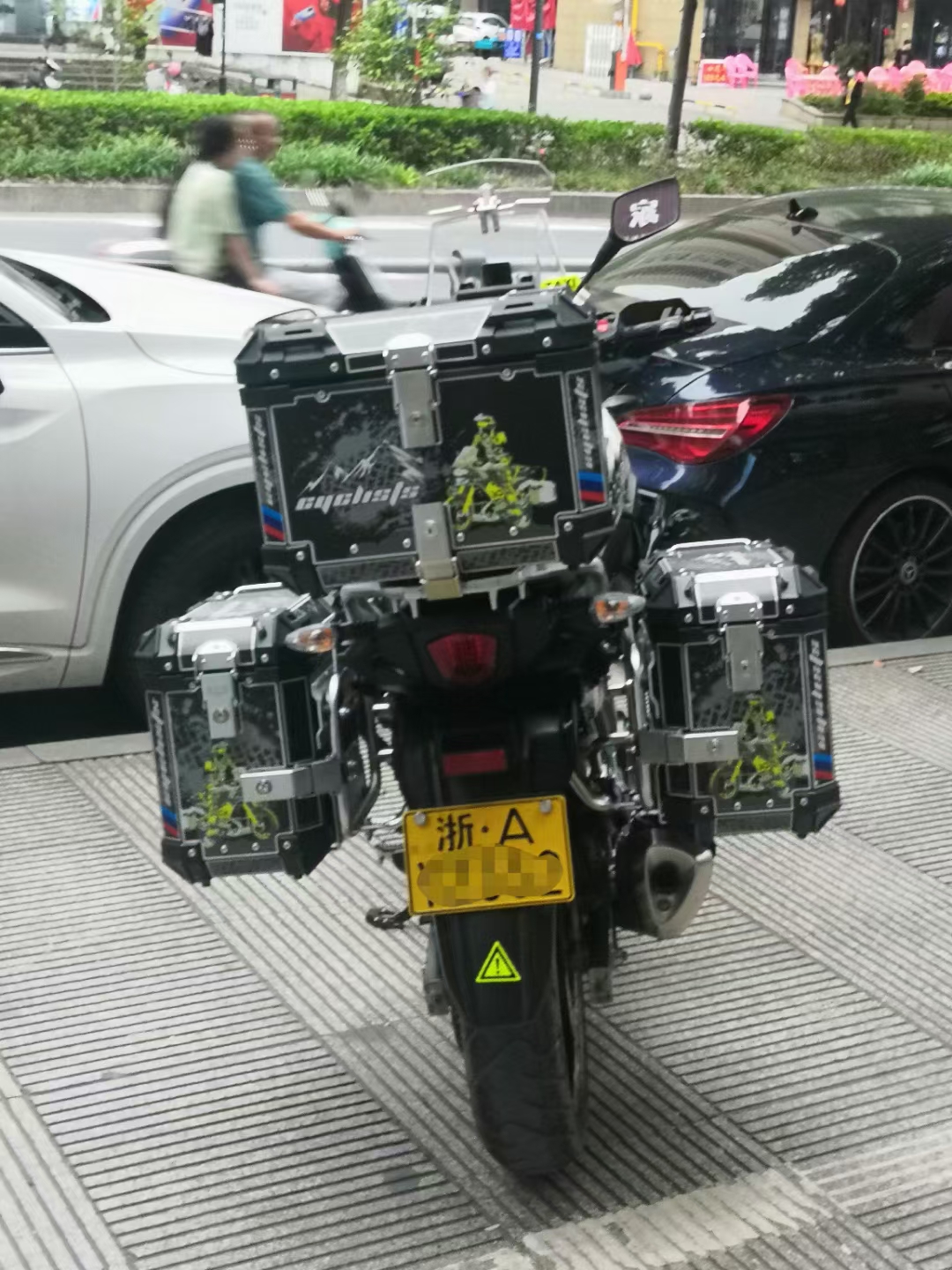 Upgrade Your Delivery Experience 45L Waterproof Tail Box for Global Motorcycle Shipping
