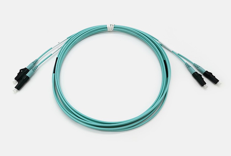 700 Customizable LC LC Duplex OM3 Patch Cord with various core types and cable diameters