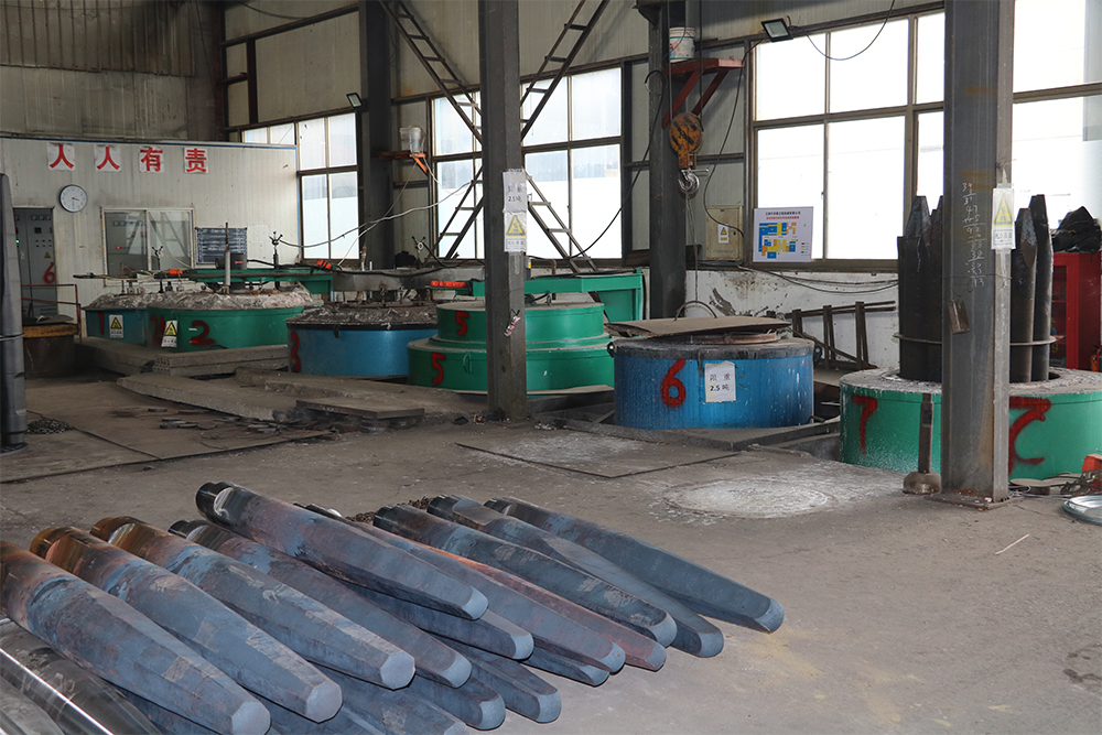 Durable 42CrMn Hydraulic Excavator Steel Hammer Breaker Bit / H-Wedge Chisel Tip / Breaker Rod Chisel for Heavy Machinery