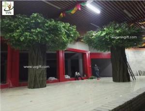 Quality UVG green outdoor artificial banyan tree with huge fiberglass trunk for restaurant patio landscaping GRE057 wholesale