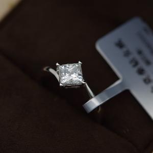 Quality Synthetic Diamond Moissanite Jewelry , 2.68g Gold Weight Moissanite Wedding Rings wholesale