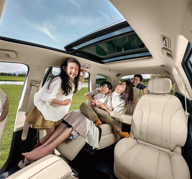 HUA-WEI AITO M7 M5 Second Hand Electric Hybrid Energy Vehicles with 195KM Pure Electric Range and 7.8s Acceleration Time