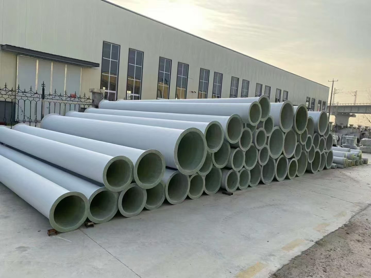 Lightweight FRP Pipe Processed By Filament Winding For Durability And Efficiency