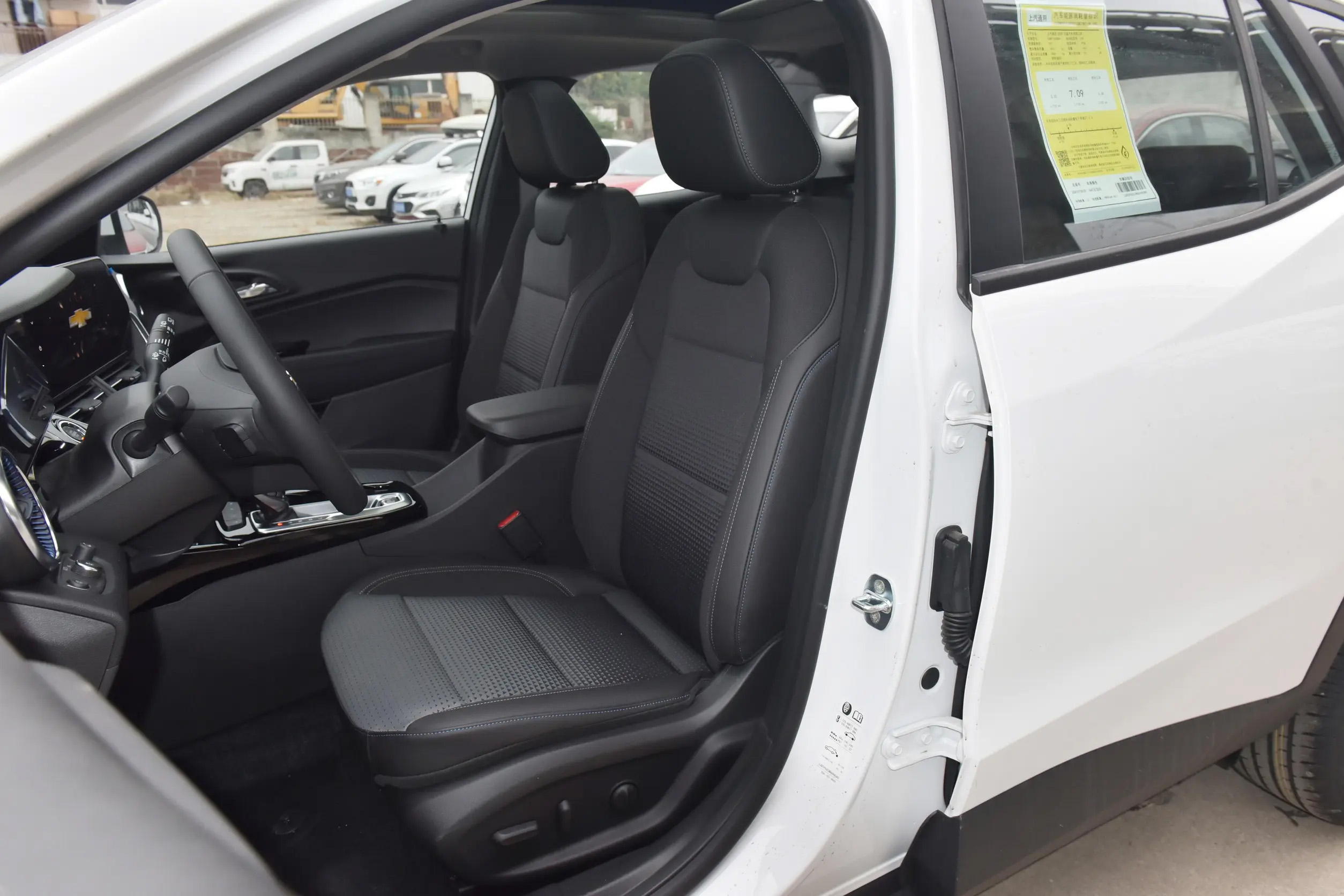 2023 2024 Chevrolet Seeker 1.5t Left Hand Drive Gasoline Car Compact Suv Automatic Multi-function Steering Wheel Chevrolet