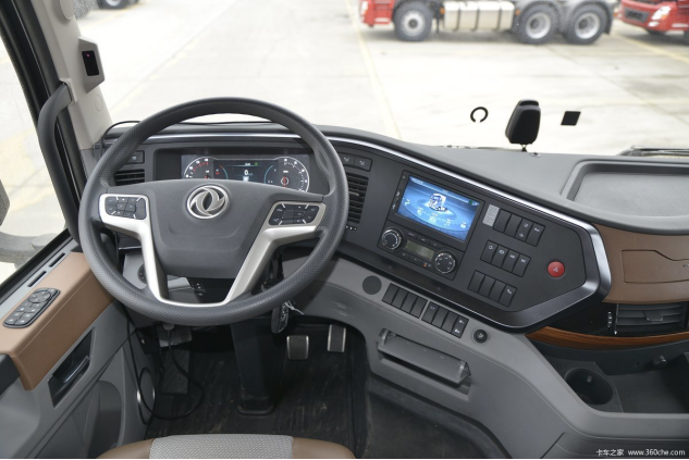 Dongfeng 520hp 33 Ton Tow Capability Tractor Truck Clean Energy for Heavy Duty Towing