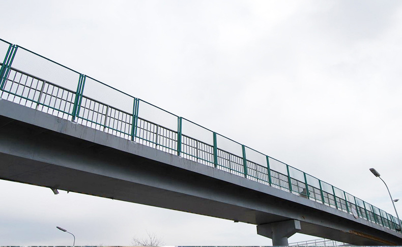 Anti Glare Traffic Barrier Barbed Wire Fence Mesh For Highways Made Of Stainless Steel