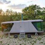 Luxury Mobile Small Outdoor Cabin Office With Smart System Detachable Container