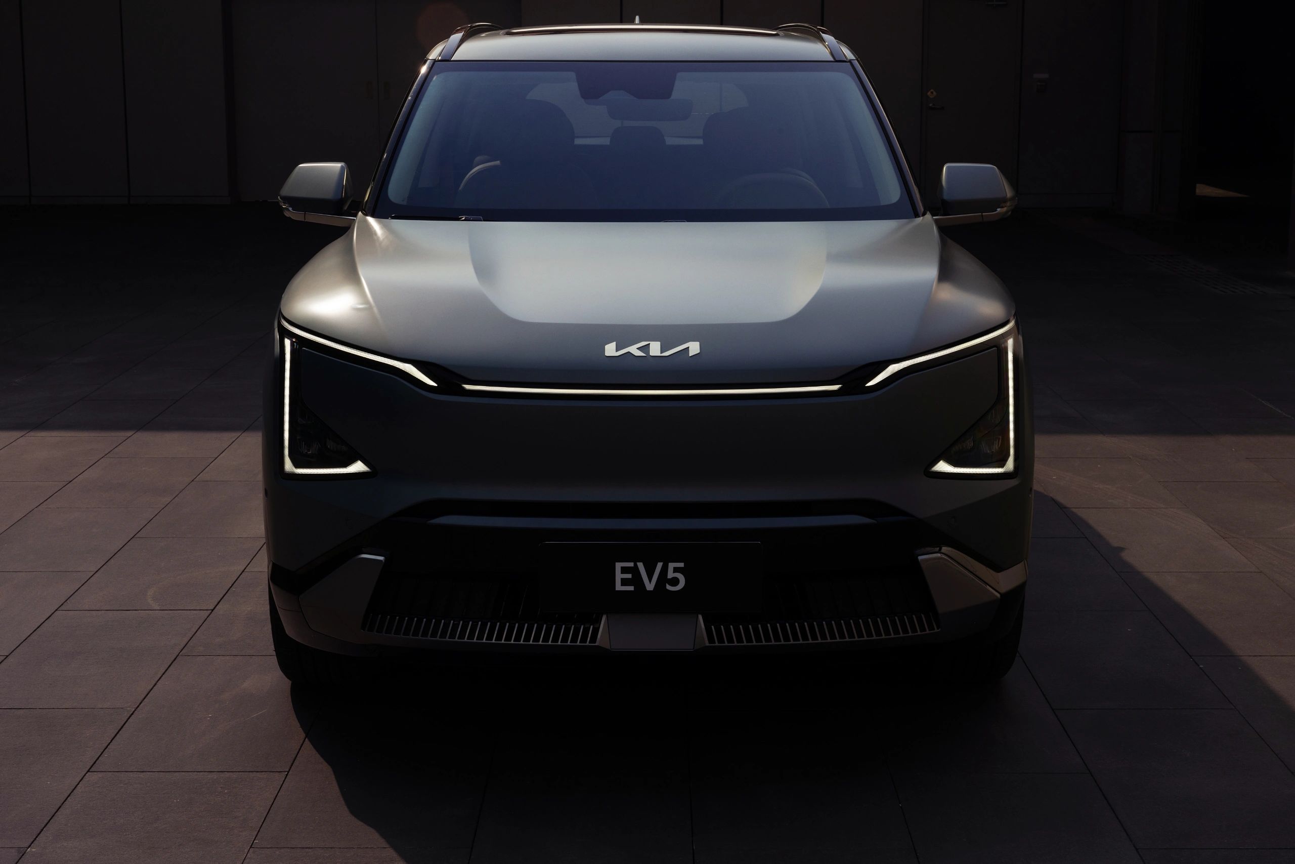 2023 KIA EV5 Left Hand Drive 5 Seat Luxury SUV Electric Car with 700km Long Range and Fast 27min Charging Time