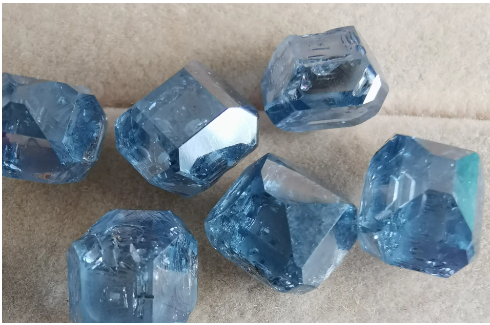Pink And Blue HPHT Rough Lab Created Diamond Round Shape Brilliant Cut