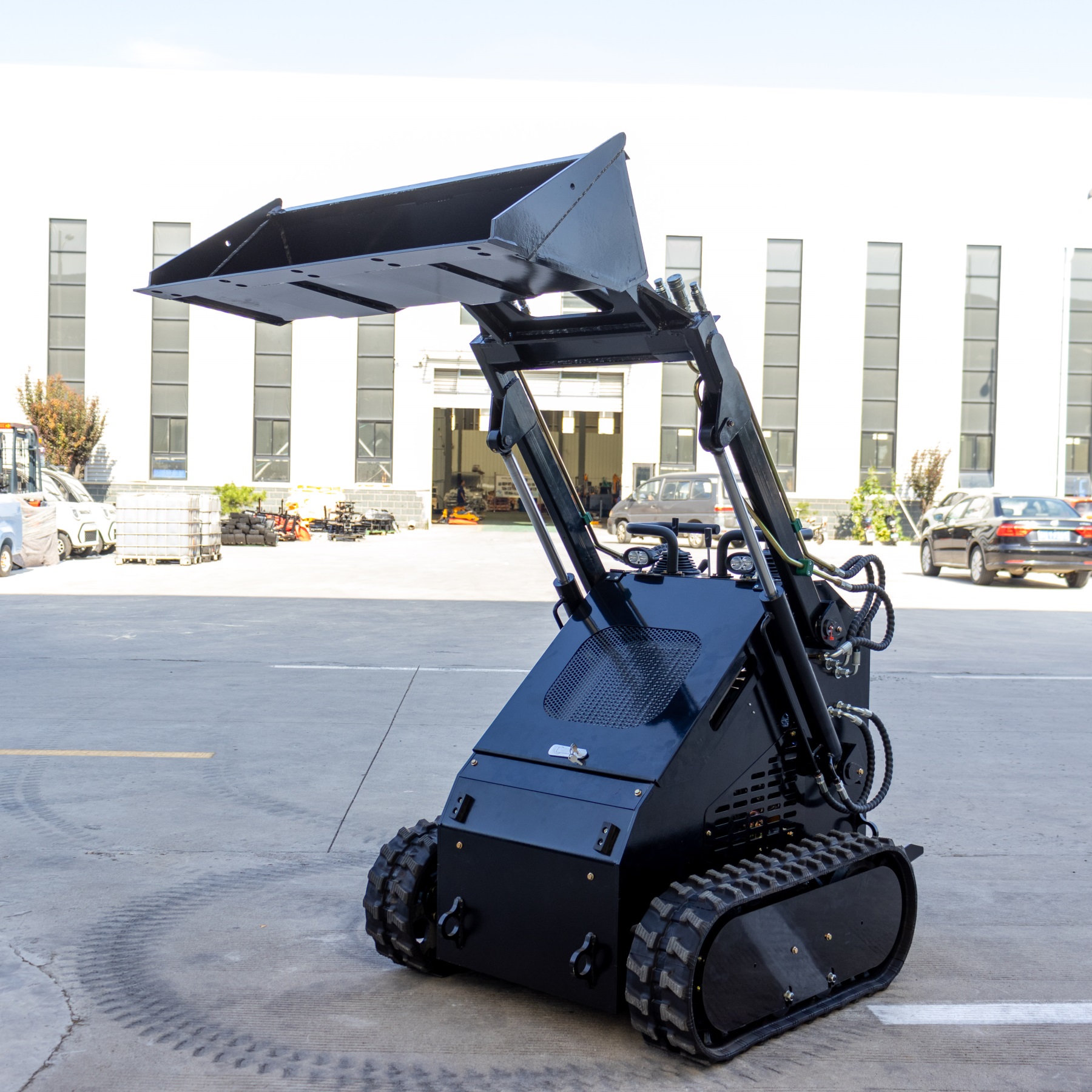 2800kg Capacity Mini Skid Steer Loader with Hydraulic Control System and Versatility