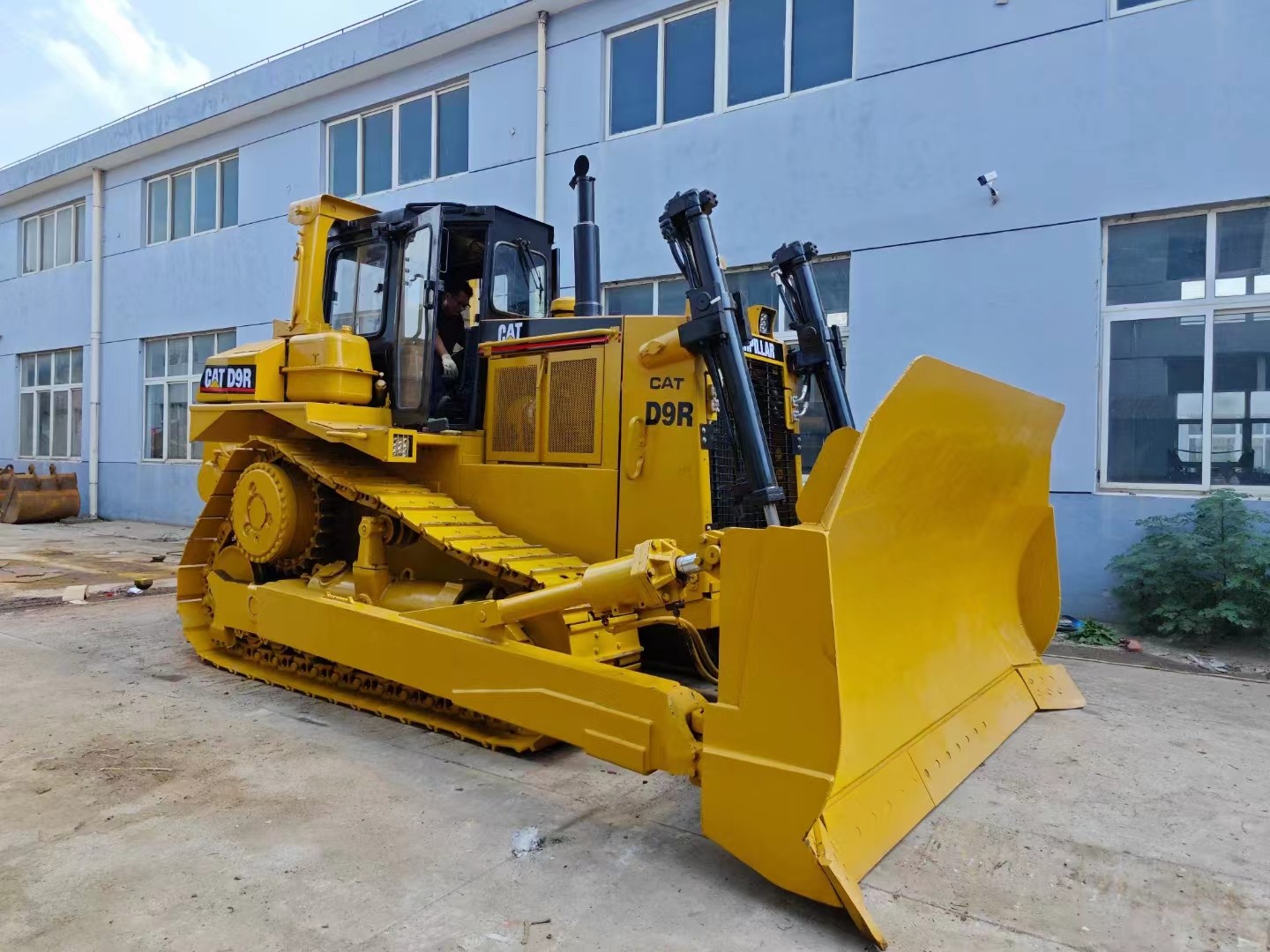 Series Bulldozer CATD9R Soil Plowing Operation Road Construction