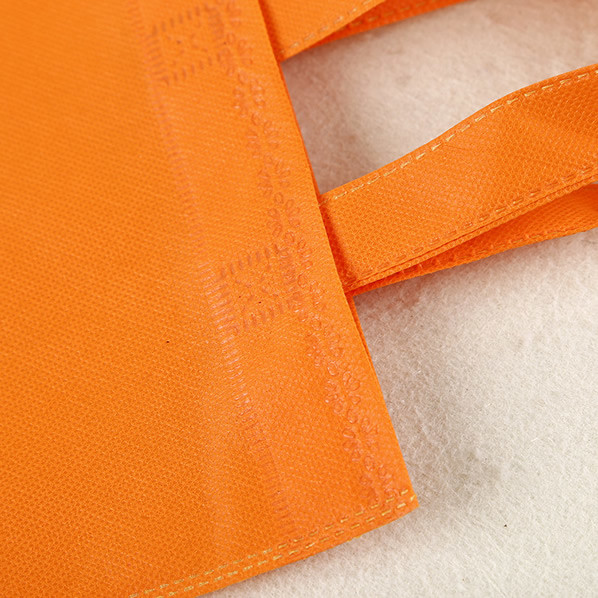 Small colorful shopping bag, Eco-friendly non-woven value priced package bag, reusable fold able gift bag
