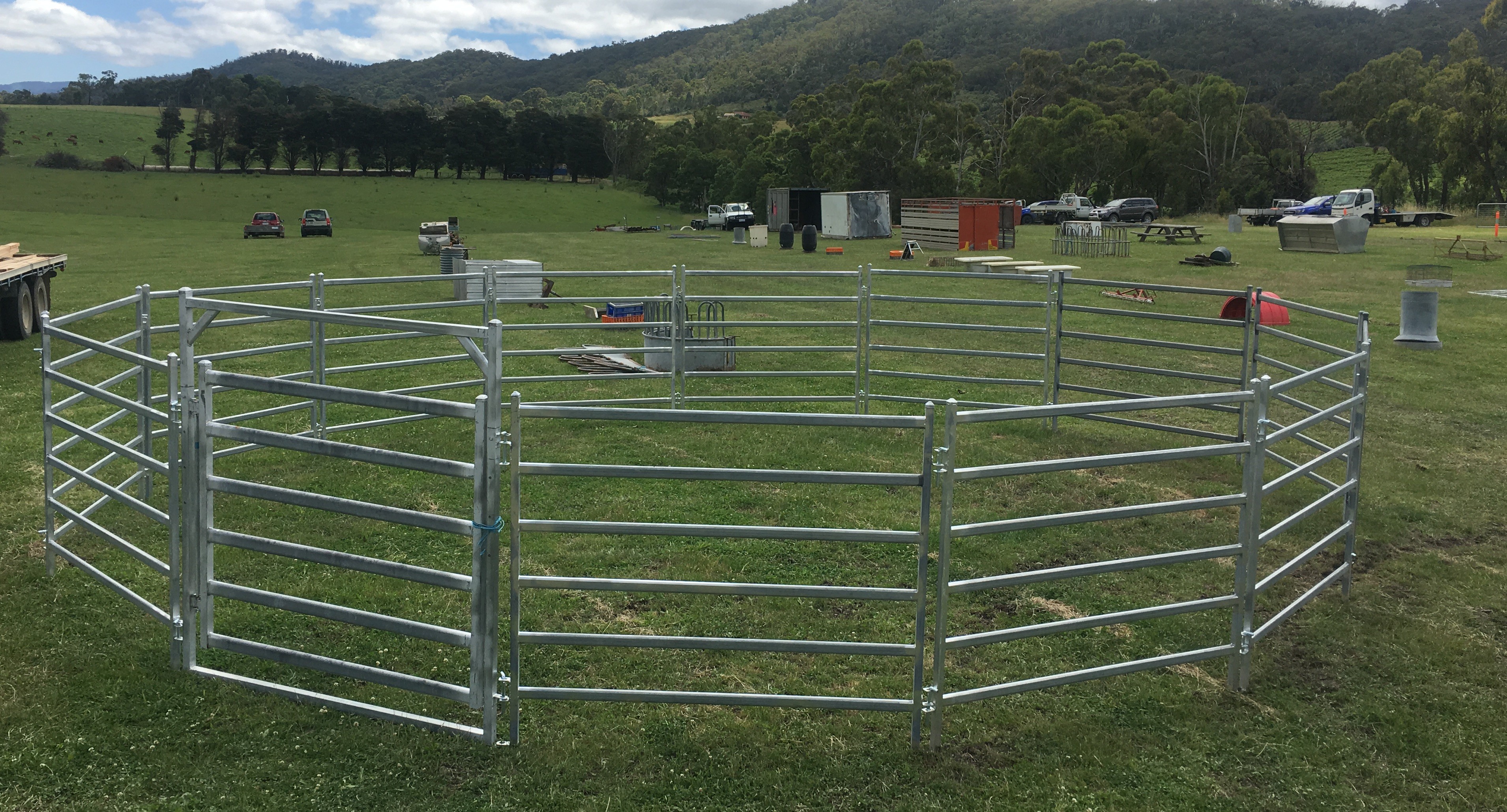 Round Corral Panels Yard Panels 6 Oval Rails. Locking Pins. ". Victoria "