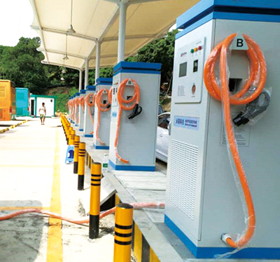 220Vac Input Voltage Portable CCS EV 200-750V Mobile 7Kw Dc Charger Station with Wall Hanging and Connectors CHAdeMO CCS