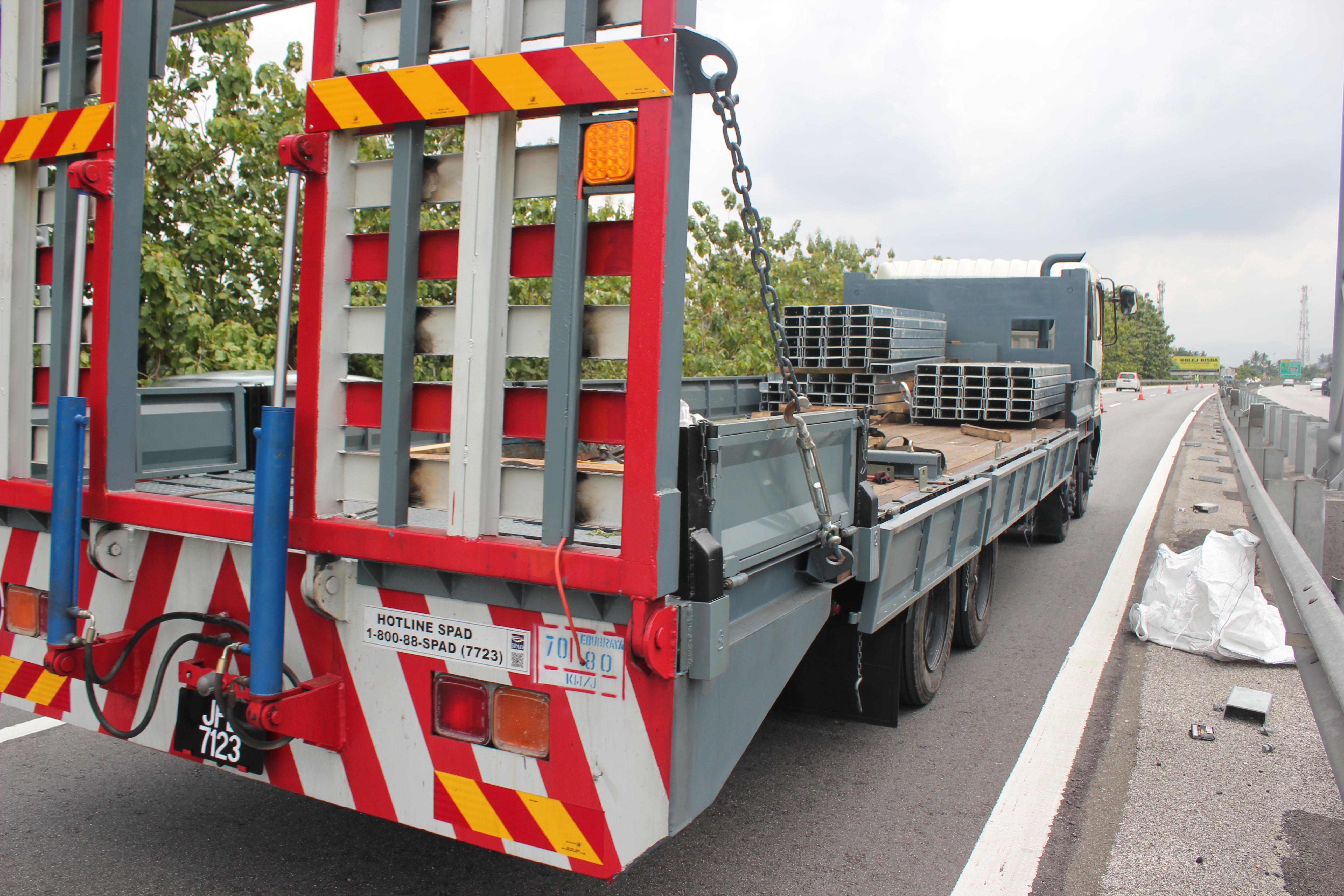 Hot Dipped Galvanized Highway Safety 3 To 2 Two To Be Three Guardrail for Roadway Sale