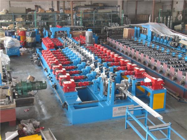 Cr12 C Purlin Roll Forming Machine , Corrugated Iron Sheet Making Machine 550mm
