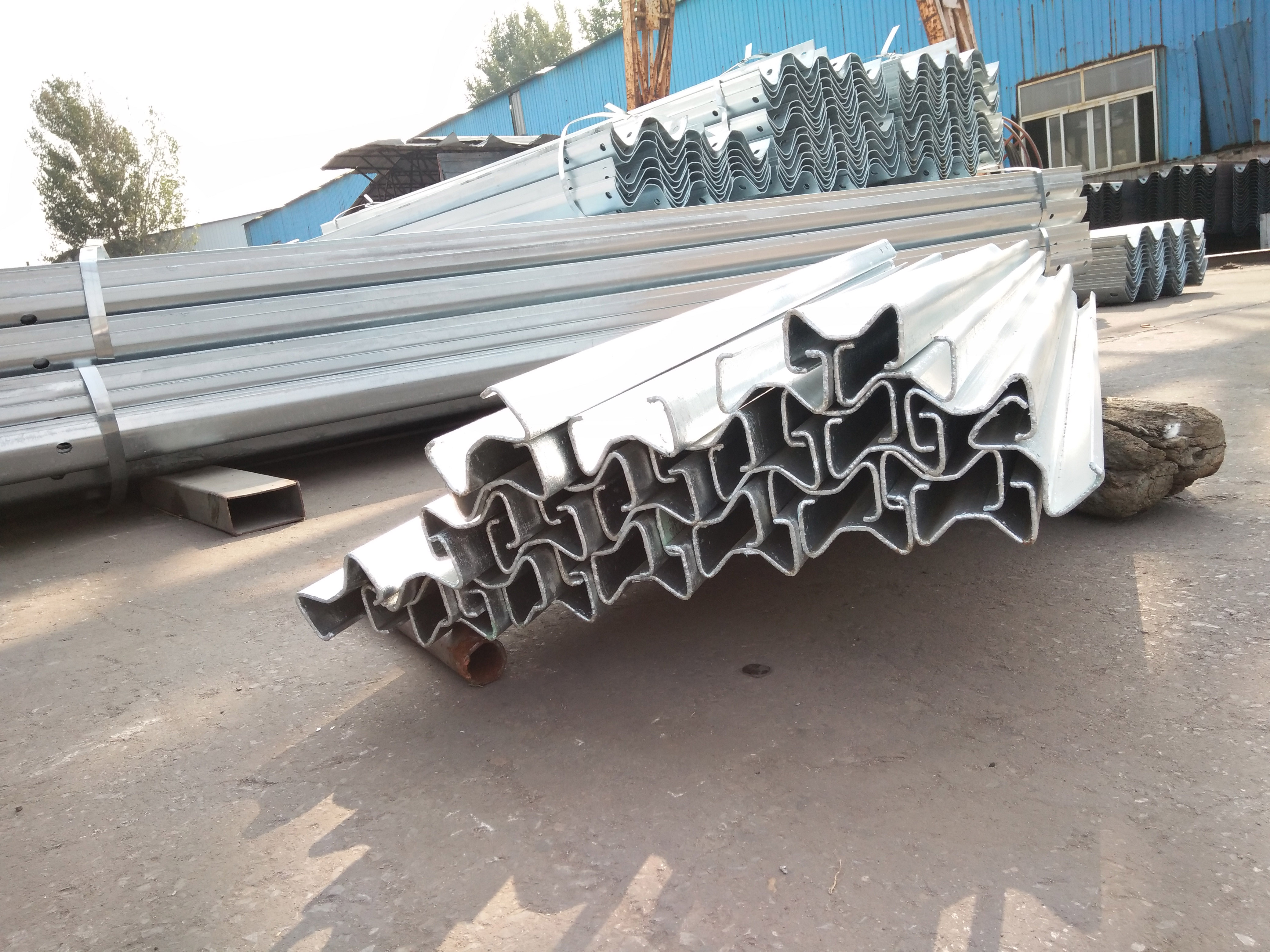 Hot Dipped Galvanized Steel Highway Guardrail Sigma Post with Straight Barrier Design
