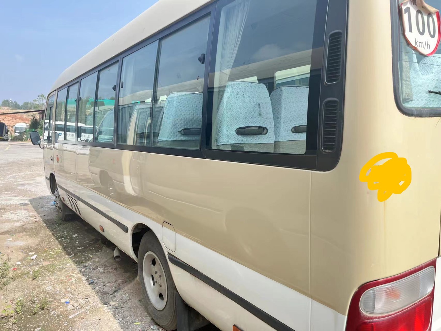 Left Drive 30 Seater Toyota Coaster Bus 7005*2040*2785mm Dimensions Affordable