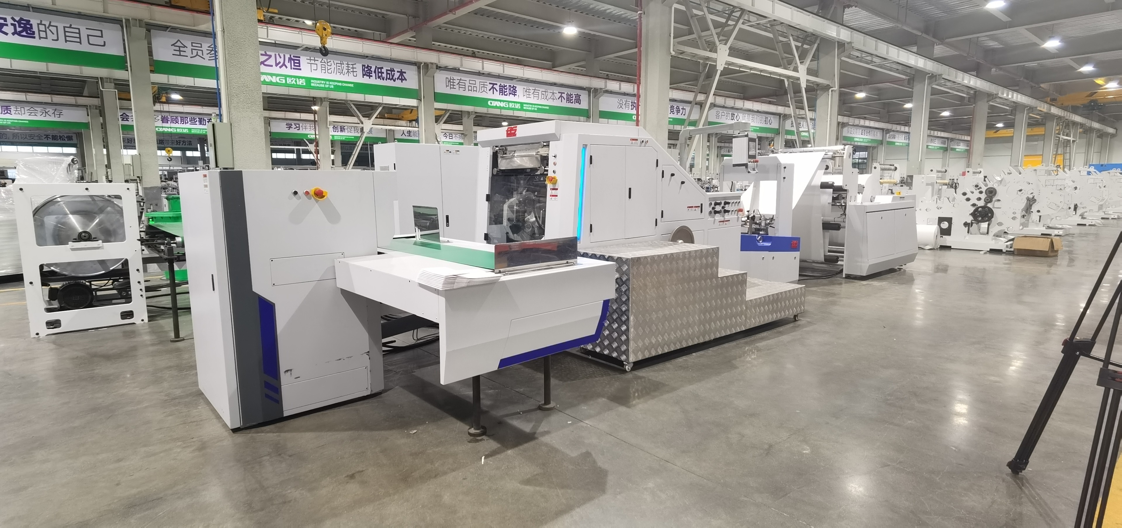 B400 Model China Best Sales Roll Fed Square Bottom Paper Bag Bag Making Machine 200pcs/Min