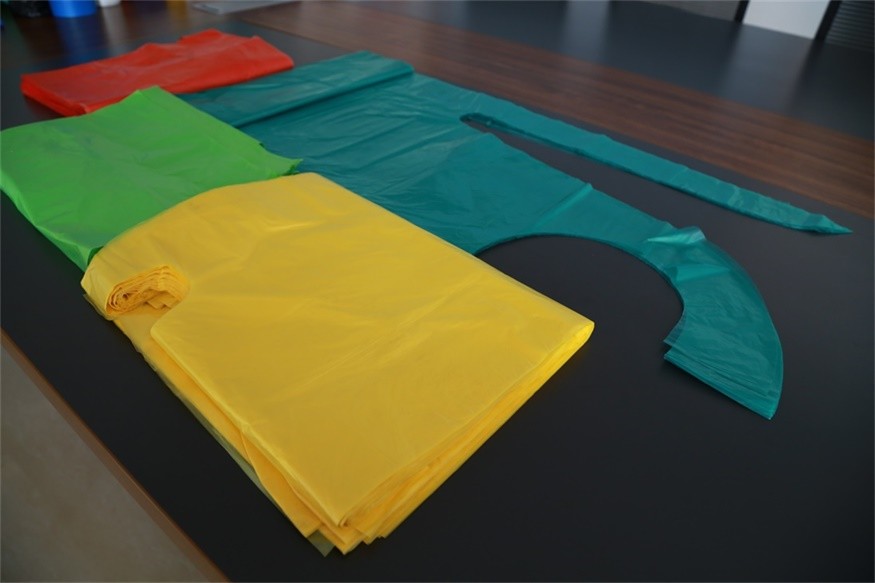 LDPE / HDPE Disposable Plastic Aprons Flat Pack On A Roll Single Use Dust Proof