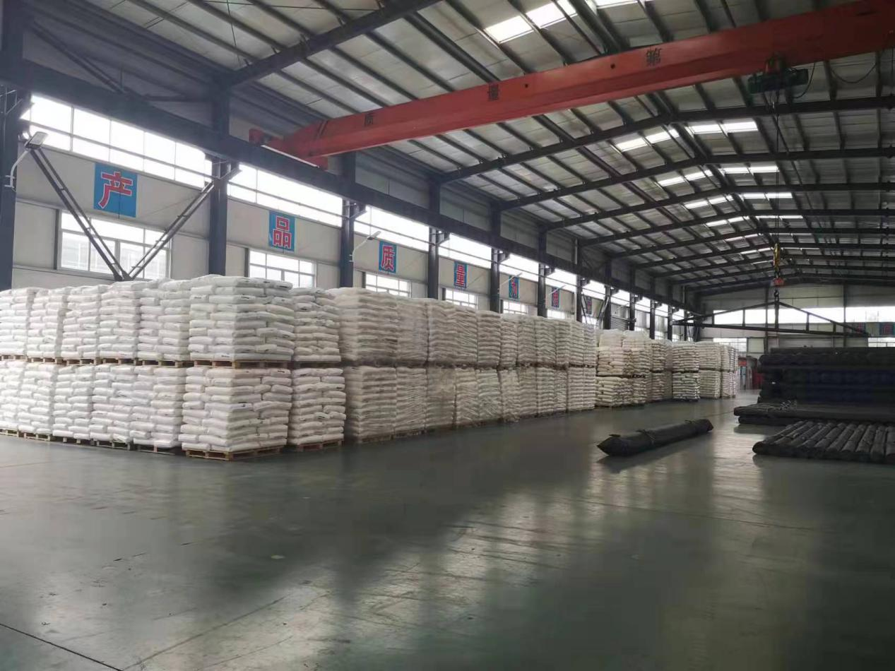 White Waterproofing Geomembrane 0.5mm 1mm Fish Farming Pond Liner HDPE Geomembranas