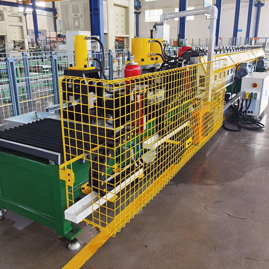 Chain Driven Shutter Rail Strut Machine For Stud Roll Forming Side U Guide