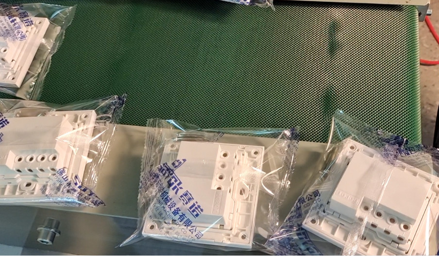 Intact 2.8KW Automatic Packing Machinery Panel Screw Packing Machine
