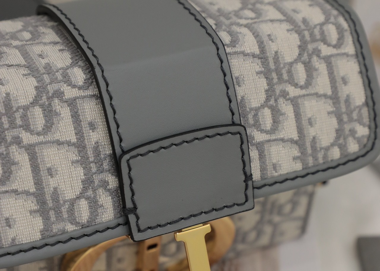 30 Montaigne's Collection One Shoulder Handbag 17.5cm Length Elegant Look