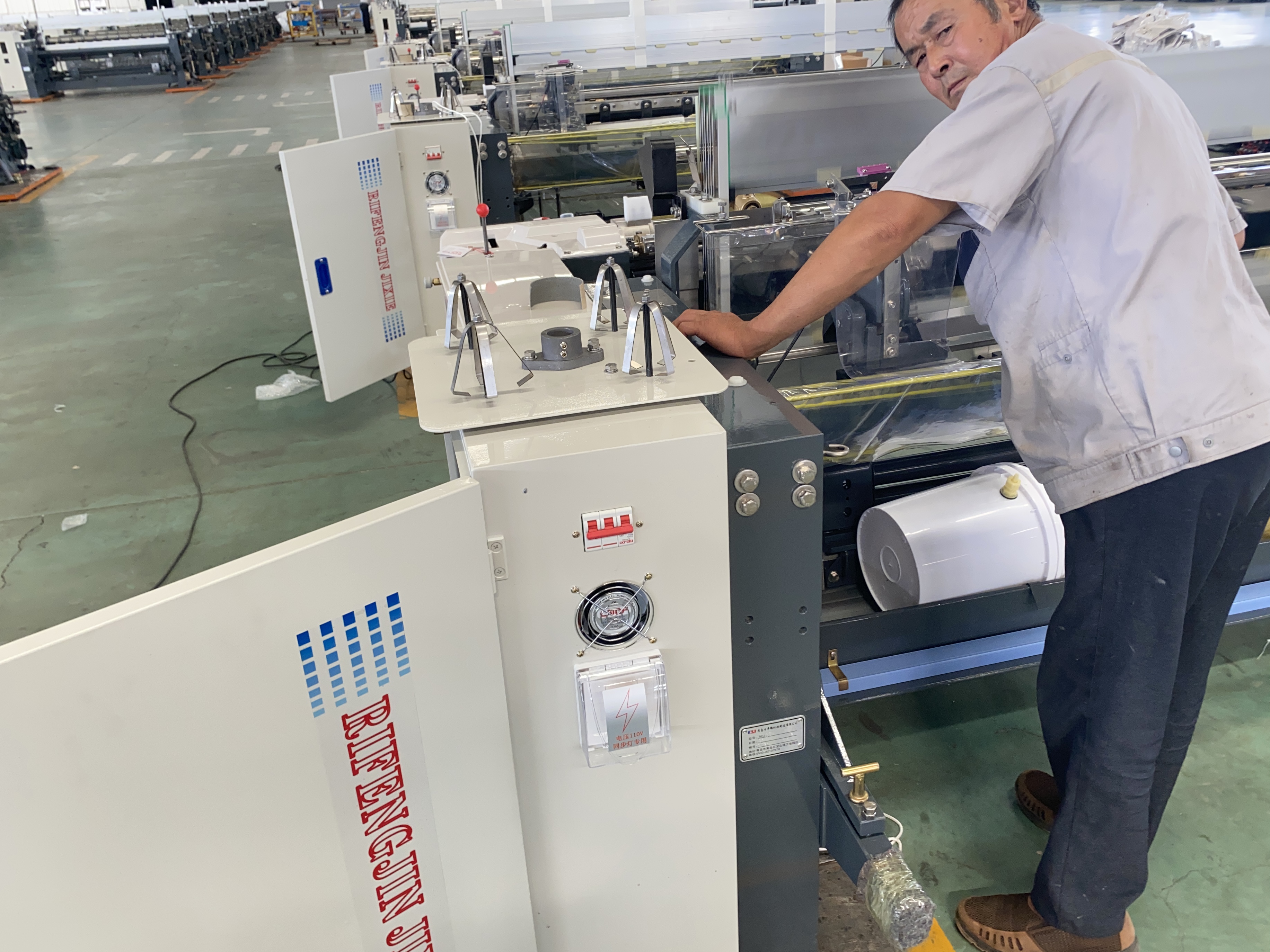 1000 RPM Non Woven Machinery Water Jet Looms 170cm Industrial Weaving Machine