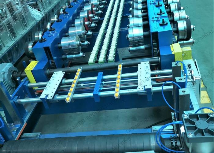 380V Metal Roofing Roll Former 1250mm Mineral Wool Sandwich Panel Machine