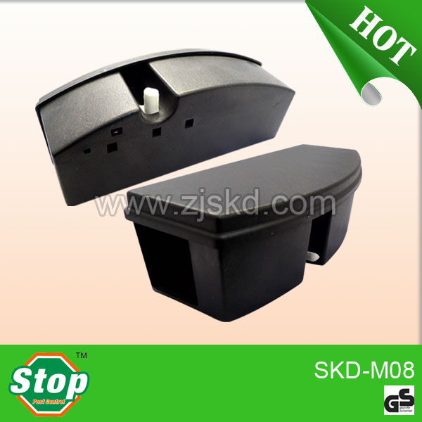 Effective Plastic Rat Box for Controlling Rodent Infestations Displayed on Shelf
