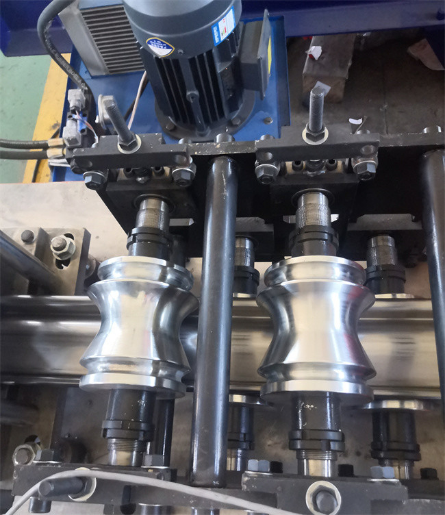 Galvanized Steel Shutter Door Forming Machine Hydraulic Cutting