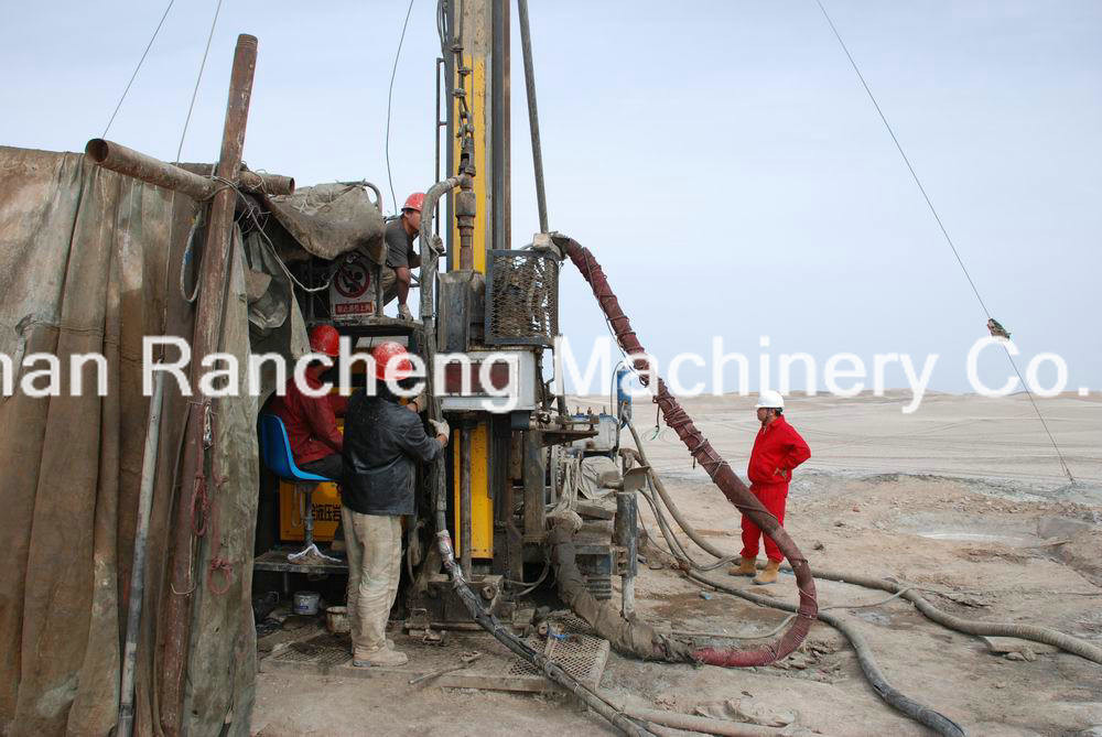 Crawler Mounted Hydraulic Core Drilling Machine 300m - 1000m Depth 180HP Diesel Engine